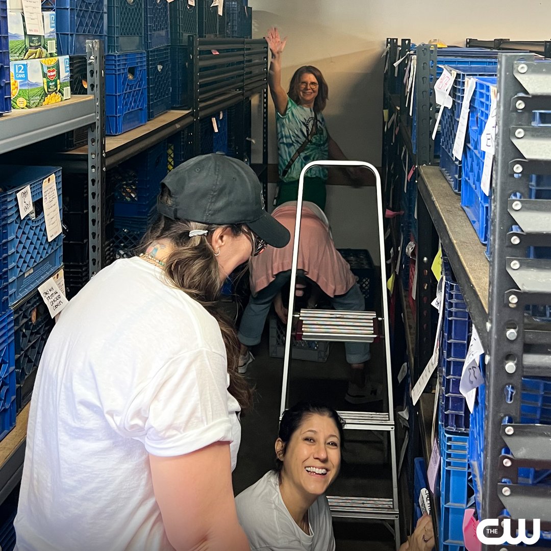 TheCW's tweet photo. Today, The CW joined forces with local organizations, @ChildrenMending , @TheBTAC and @HealTheBay for a day of service. #CWCares #NexstarNation https://t.co/u11TMhQqad