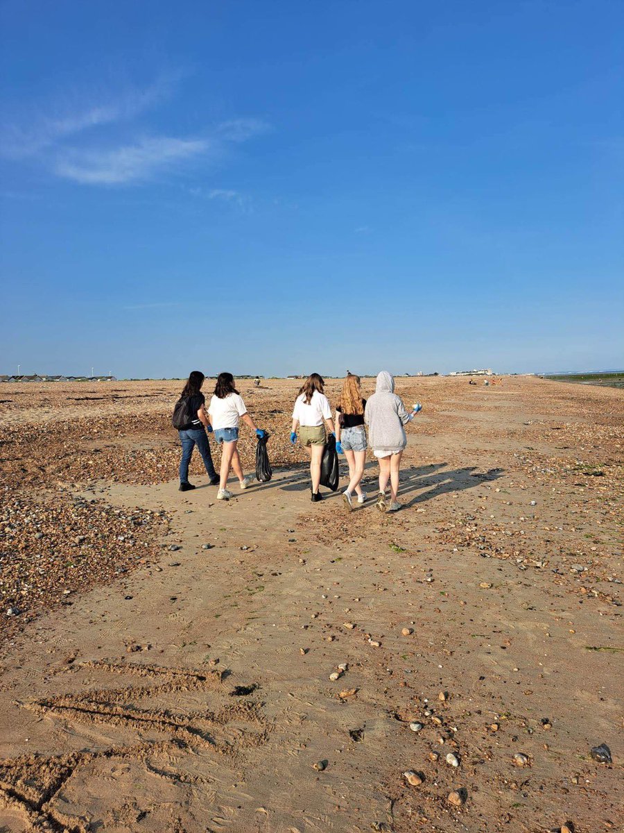 Weald School Trips tweet media