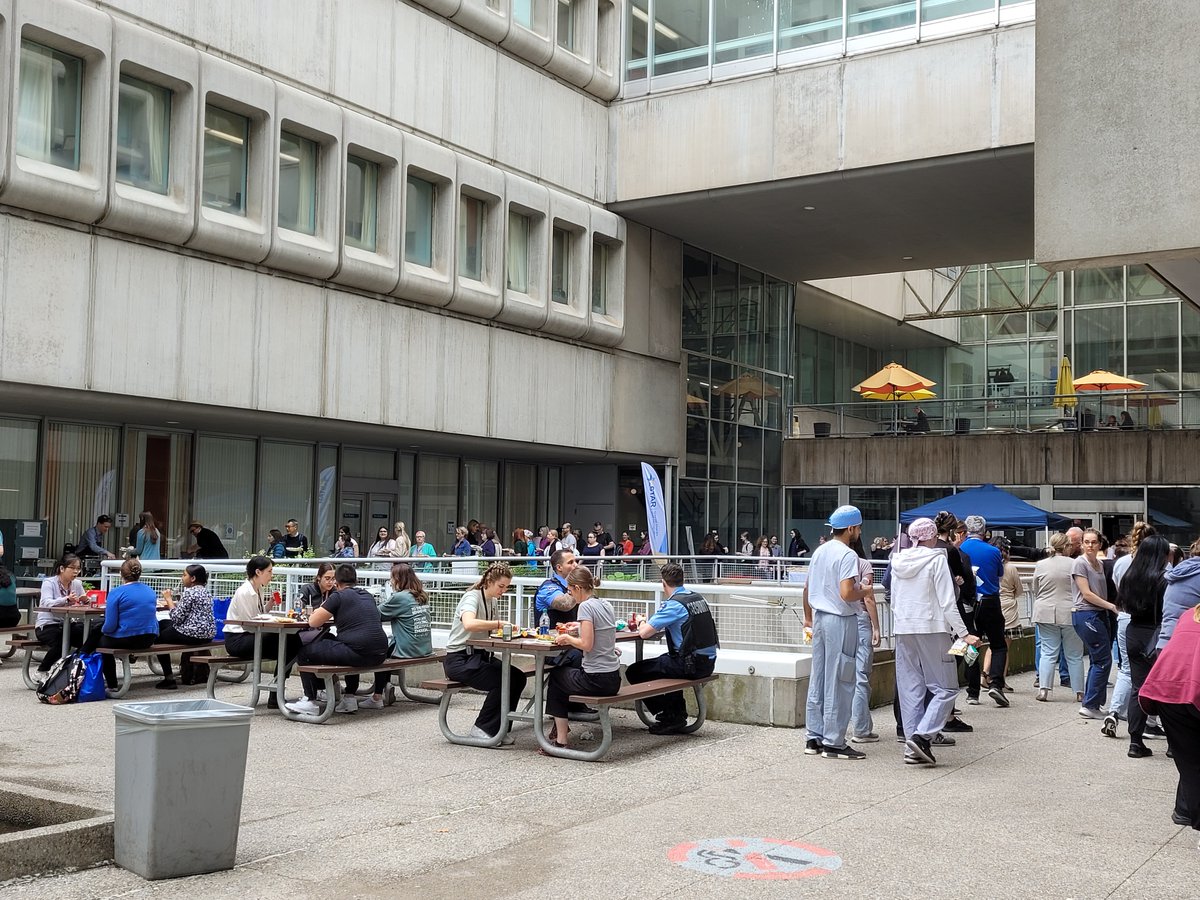 Kicking off the weekend at the @MCH_childrens appreciation BBQ 🔥😋

Leaders including <a href="/BrucePSquires/">Bruce Squires</a> took charge of the grill and served up a delicious lunch to thank MUMC <a href="/HHS_staff/">Hamilton Health Sciences Staff</a> for their tremendous work caring for our patients and families. 💙🩵