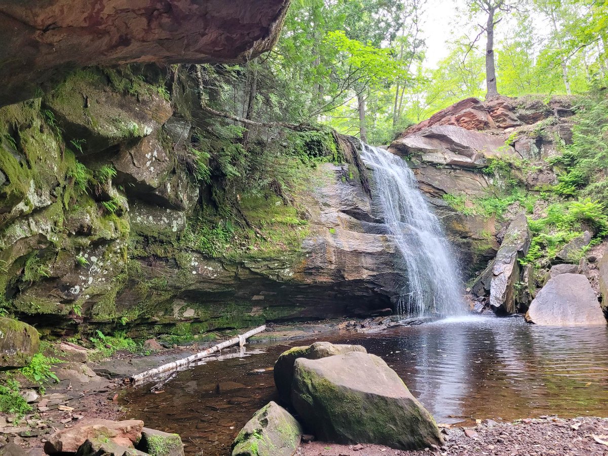 KeweenawNPS's tweet photo. Waterfalls highlight the spectacular geological history of the Keweenaw Peninsula. Water appears to follow the landscape while crafting its own path. How have you adapted to your surroundings? #Keweenaw #InternationalWaterfallDay #WaterfallDay #YourParkStory https://t.co/I4oArhlpgm
