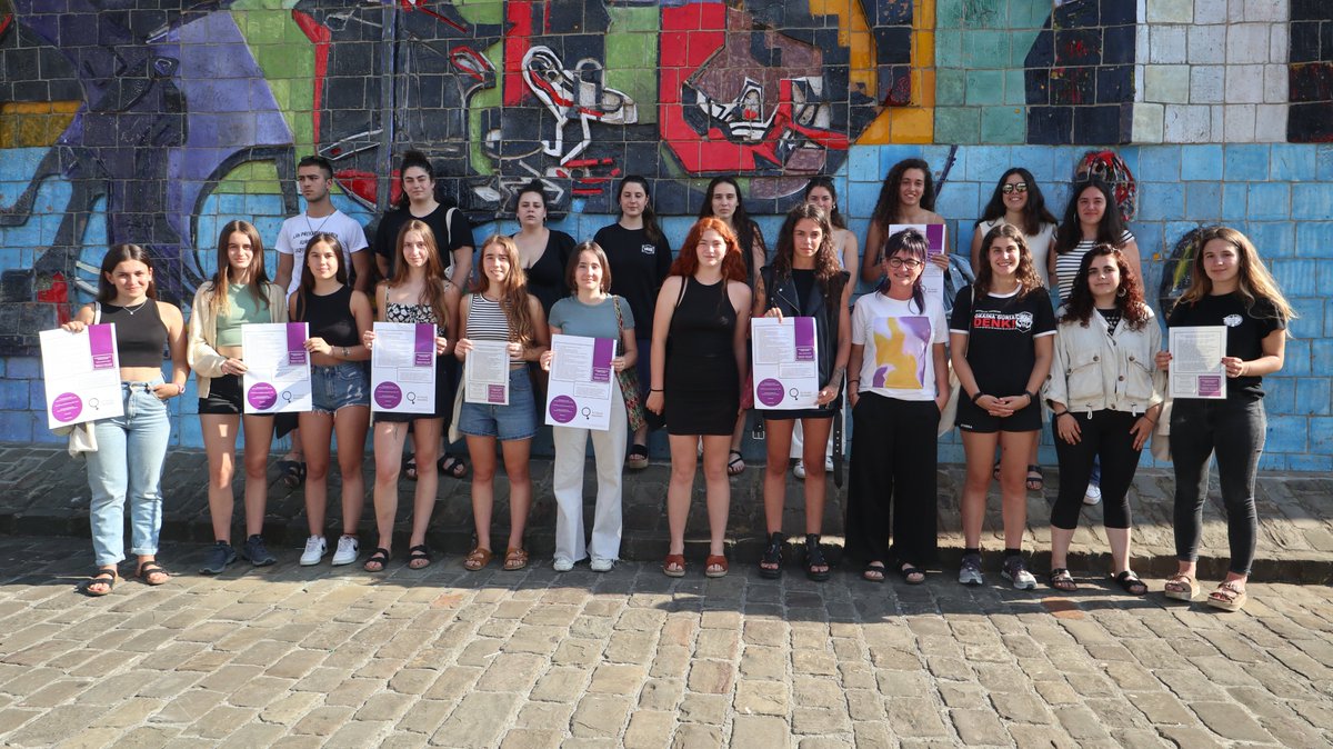 #Usurbil Eraso matxistarik gabeko jaiak helburu, datozen festetarako erasoon aurkako protokoloa aurkeztu dute <a href="/kafetertulia/">Kafetertulia</a> k <a href="/usurbiludala/">Usurbilgo Udala</a> k eta <a href="/xauxarTB/">Xauxar Txozna Batzordea</a> k: 
youtu.be/atTeVFMdq0Q 
noaua.eus/usurbil/168694…