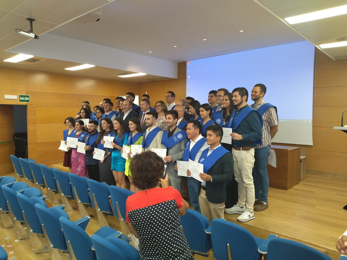 JavierMSolano's tweet photo. Acto de Graduación de la XVII Promoción del @mihmaupv .
¡Enhorabuena a todos!
#masteragua https://t.co/RHNq3ZPUYB