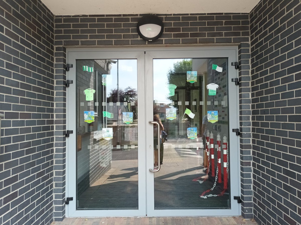Senior infants in St Paul's School decorated the office doors to celebrate national Cumann na mBunscol Week and winning the Munster final. <a href="/AllianzIreland/">Allianz Ireland</a> #AllianzCumannnamBunscolWeek23