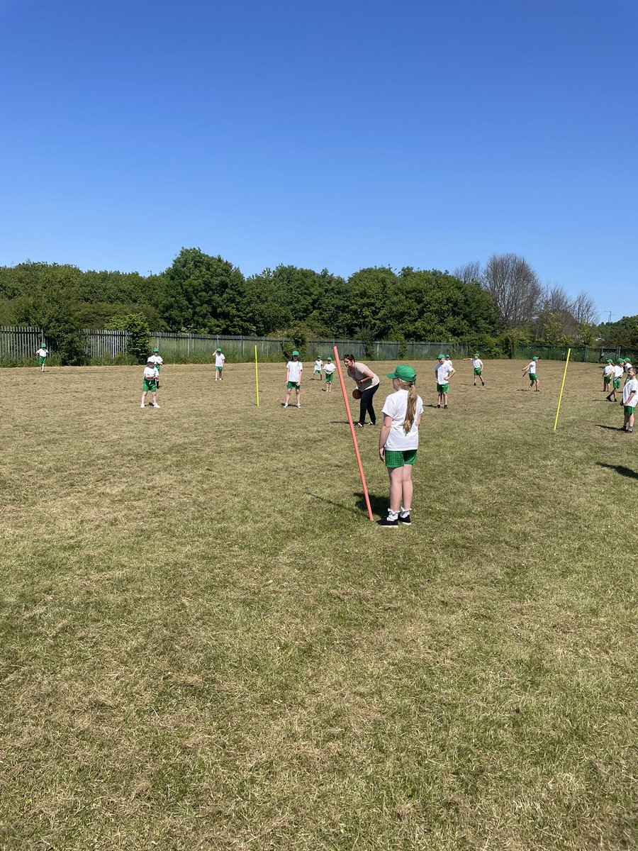 CaldiY5's tweet image. We enjoyed the sunshine this afternoon and challenged @CaldiY4 to a game of kick rounders. They beat us!!!! Same time next week? #discoveringwhatspossible @CNicholson_Edu @mrsghutchinson @vianclark @Tees_Issues @AETAcademies