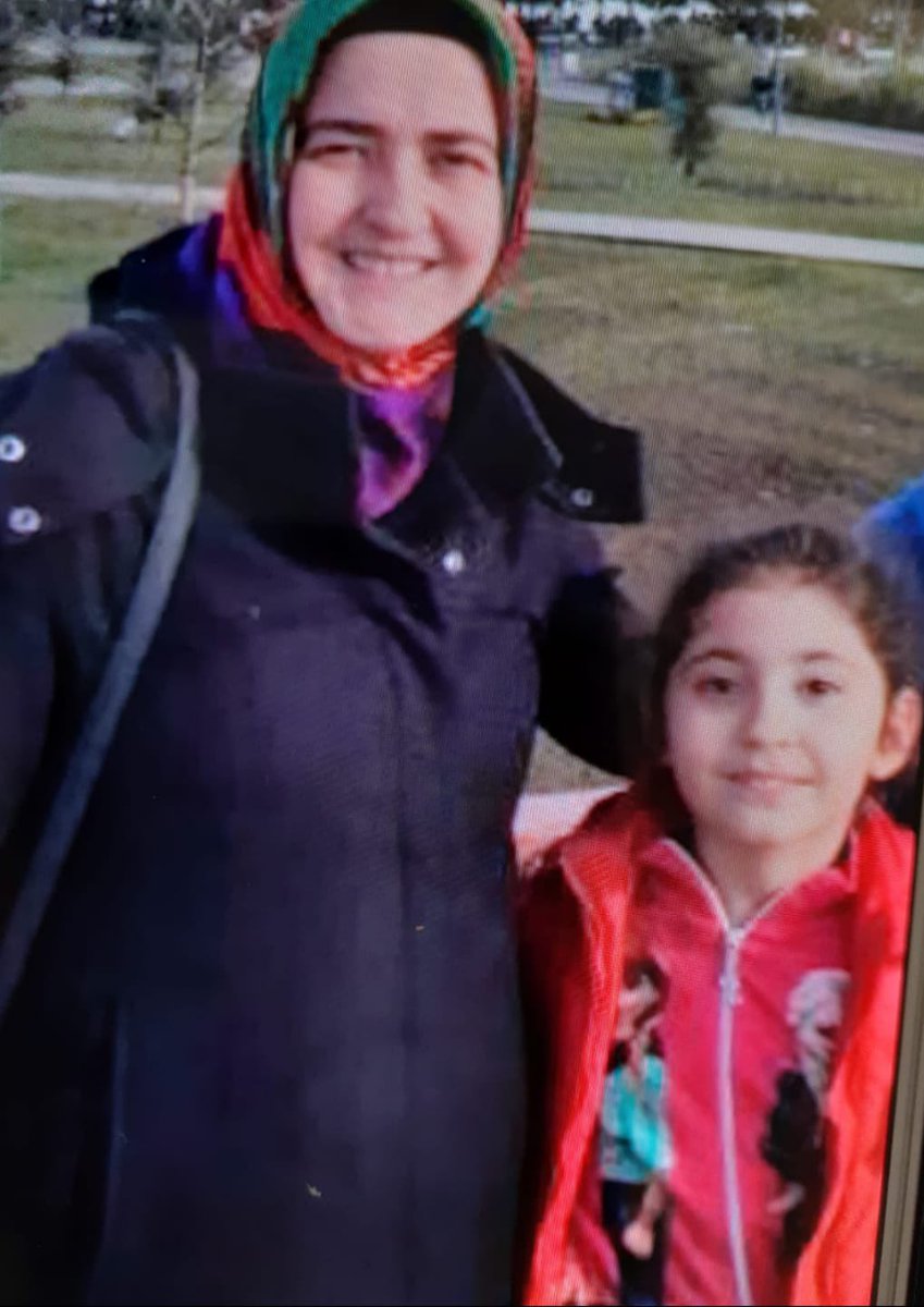 sevincozarslan's tweet photo. Züleyha'nın babaannesi: 

"Oğlum 3 yıldır cezaevinde. Gelinim kanser vefat etti. Torunumun beyninde portakal büyüklüğünde ur çıktı. Ameliyat oldu, yatıyor. Anneler için kanun çıkıyor da babalar için neden çıkmıyor? Annesi olmayan çocuk ne yapacak?" @adalet_bakanlik

Züleyha Babasıylaİyileşsin