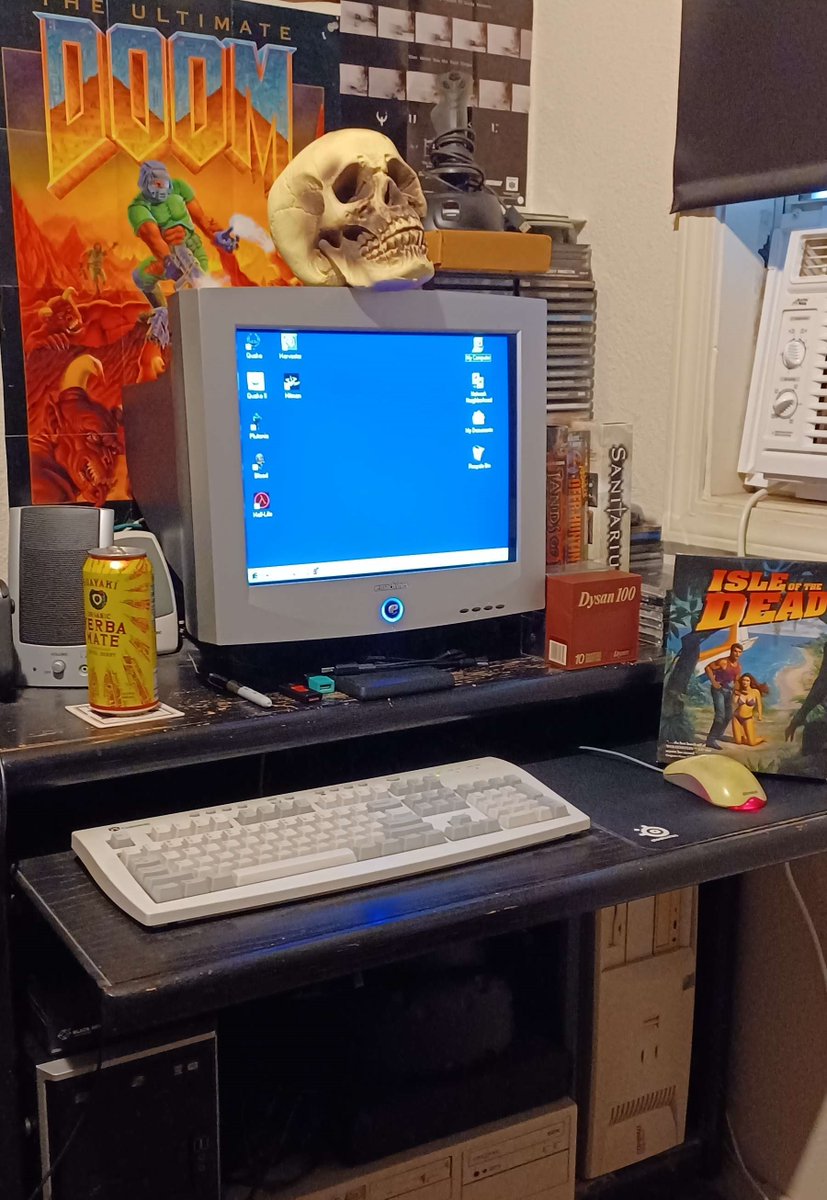 Lord_Reven666's tweet photo. Happy Windows 98 Fridays!!! This is now an official holiday. Get on those legacy PCs today and have some fun!!! (Let me know if you need help setting shit up it's fun to troubleshoot with ppl)
#Windows98 #Legacy #Hardware #DOS #win9x https://t.co/YhmvRf9B1W