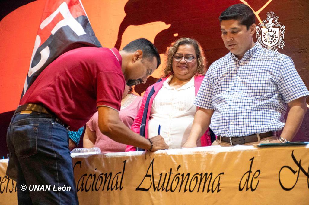 siproesunanleon's tweet photo. Elecciones de los Miembros de la Junta Directiva del Sindicato de Profesionales de la Educación Superior SIPROES-ATD por parte de los afiliados a este sindicato de la Bicentenaria UNAN-León bajo la Fórmula “JUNTOS PARA FORTALECER LAS VICTORIAS” #FSLN #SIPROES #FNT #UNANLEON https://t.co/C2kDfAEy2j