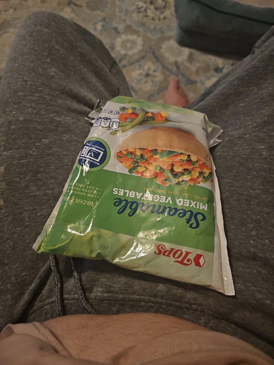 Tweet a random photo from your phone with no explanation