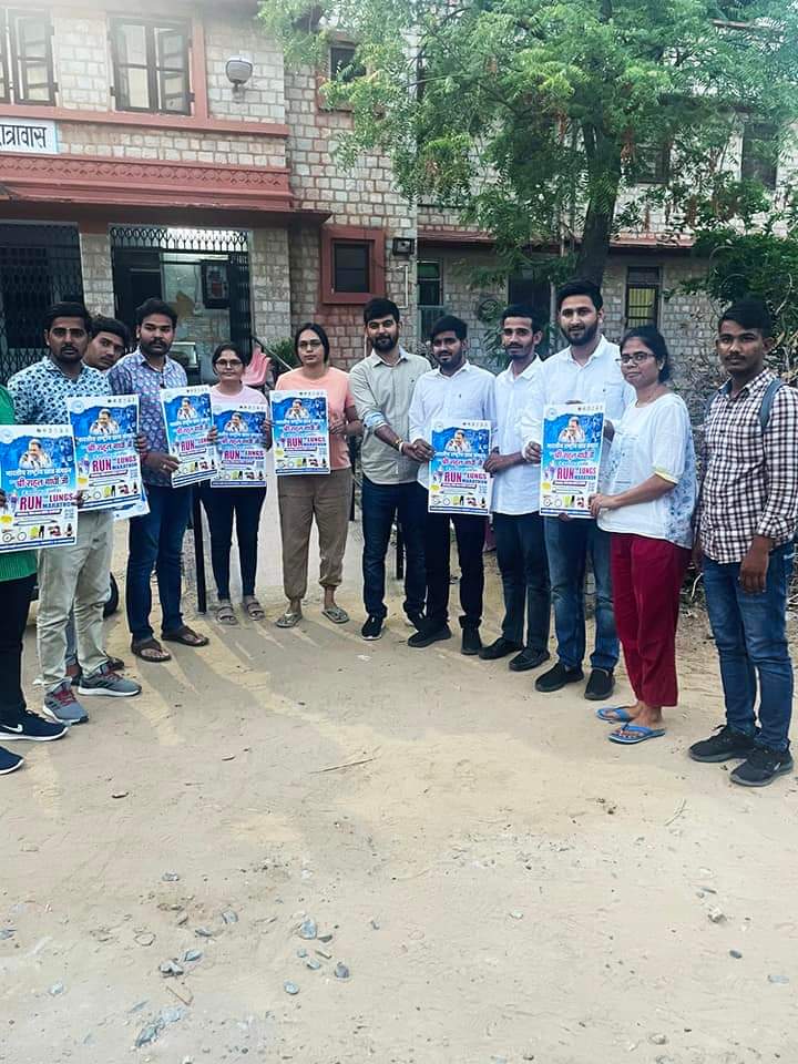 officialNsuiRu's tweet photo. @nsui द्वारा देश के नेता श्री @RahulGandhi जी के जन्म दिवस के उपलक्ष पर आयोजित #RunForLungs मैराथन का @NSUIRajasthan प्रदेश अध्यक्ष @withabhinsui जी ने पोस्टर विमोचन किया और राजस्थान विश्वविद्यालय की महिला छात्रावासों में जाकर इस कार्यक्रम में सम्मिलित होने के लिए आमंत्रित किया। https://t.co/ygXmGMMCU9