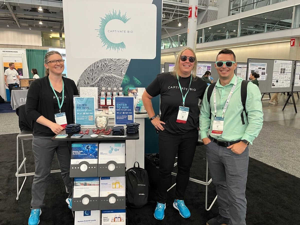 futurefieldsHQ's tweet photo. Wrapping up Day 3 of exhibiting at #ISSCR2023!

Chris reconnected with friends at @CaptivateBio, @_denovoMATRIX. Laine rocked and repped @futurefieldsHQ at our booth. Mel, our #drosophila (mel)anogaster mascot enjoyed a cold one to round out the week.

Happy Friday to all! @ISSCR https://t.co/57eSAs2PG9