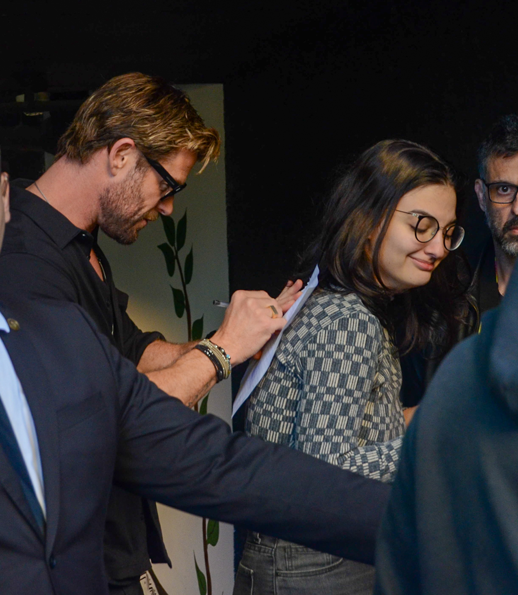 Chris Hemsworth treina em hotel em São Paulo e assusta atores de