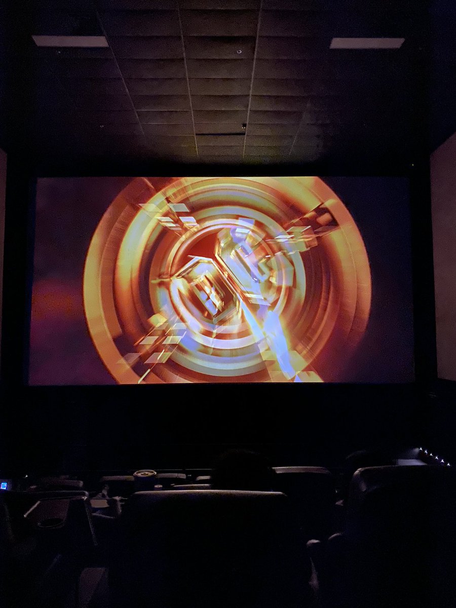 cienciaconwill's tweet photo. Pude ver @theFlash y dire solo esto:
La película es divertida, escenas de acción sobresalientes y tiene corazón. 
Ezra Miller, actuación única. 
Michael Keaton como Batman, es lo que me paga la boleta. 
Sasha Calle, es una SuperGirl con personalidad.
La historia y guion,excelente https://t.co/6dKfH4wZpP