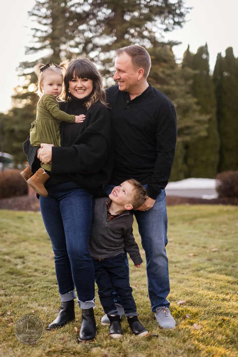 Had a great time taking the Pavlin's family photos! bit.ly/3XWeX7w #familyphoto #familyphotos #familyphotography #famillies #looyengaphotography #spokanefamilyphotographer #spokanephotographer #spokane #spokanefamilyphoto #coeurdalenefamilyphotographer