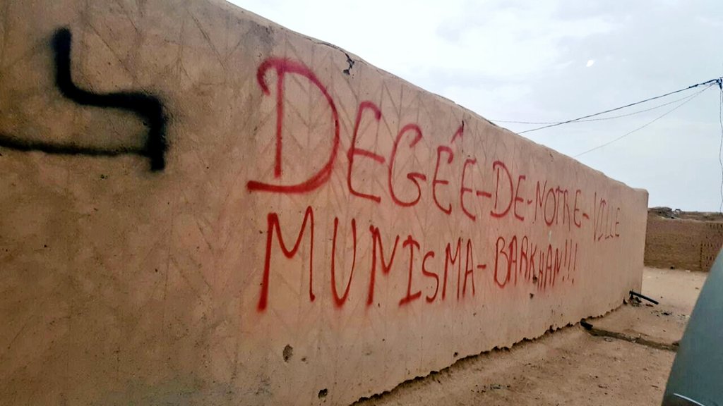 AzwadyQlm's tweet photo. Le Mali met en œuvre les souhaits du peuple de l'Azawad
https://t.co/KSUNq1rddp
#Barkhane degage
#Munisma degage
#Azawad_Oui #Mali_Non
#Azawad https://t.co/PVAzB5SSCd