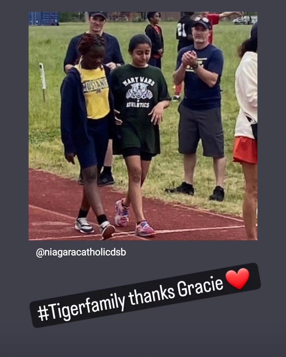 MaryWardNF's tweet photo. It's a great feel-good story. #Tigerfamily😊 thanks, Gracie❤️ @niagaracatholicdsb @stmaryswelland https://t.co/xfYWii7aTp