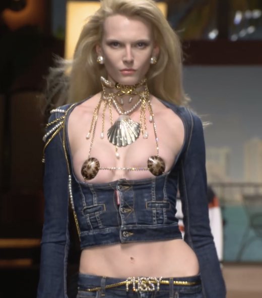 NS4faguette's tweet photo. Alex Consani Serving PUSSY @ Dsquared2 SS24 https://t.co/rg5Po6cE7I