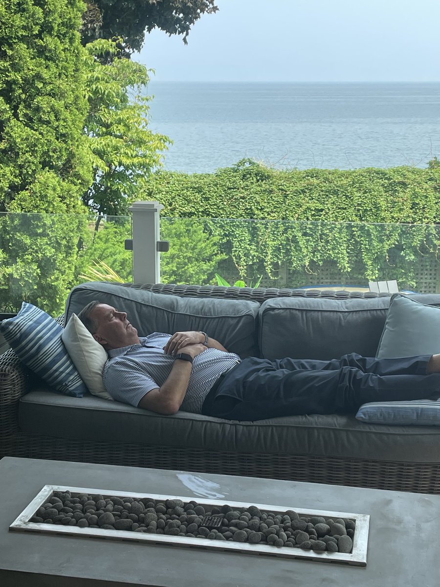 Pre-game nap before the ⁦@CdnBitcoinConf⁩ weekend. Us old boomers are coming hard but we gotta pick our spots eh. 

Love u ⁦@LawrenceLepard⁩ 

#bitcoin #forthekids
