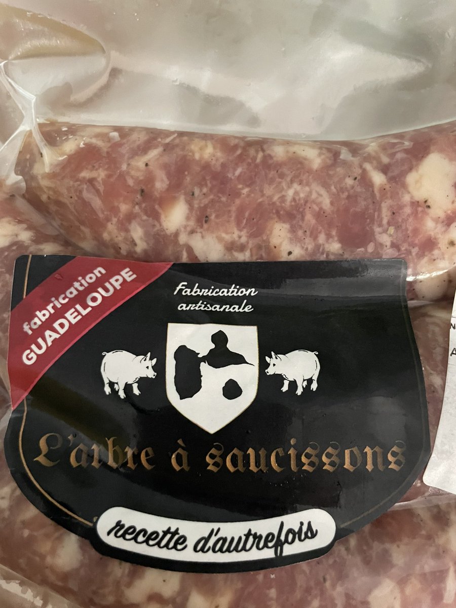 joid123's tweet image. Un bon produit local… fait à Ste Rose. 
La composition ne trompe pas… que du bon ! (Malheureusement, il n’y avait pas de « Chorizettes », une tuerie !)
L’arbre à saucisson à Sofaia 
#Guadeloupe
#locavore
