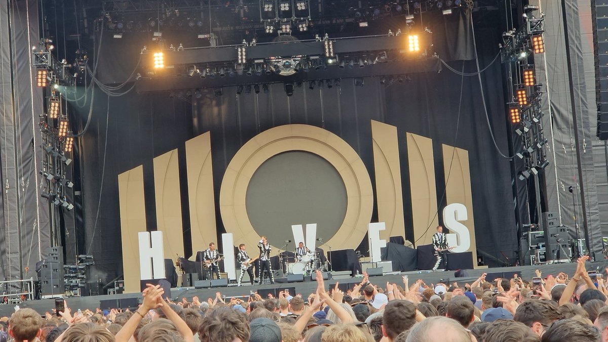 Proper dinosaur name tweet media