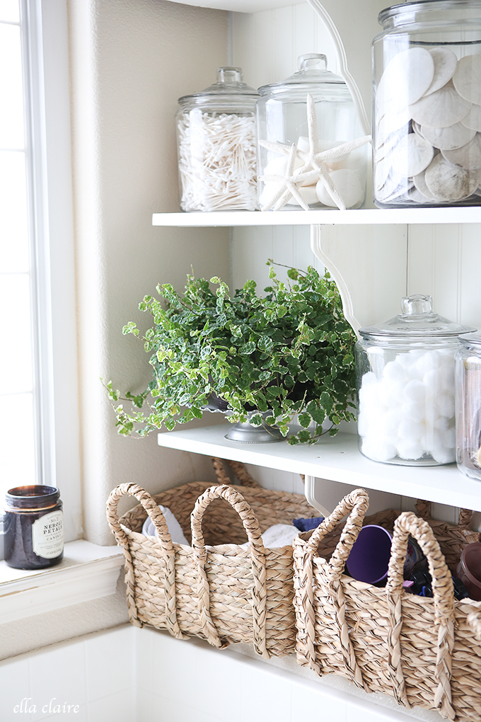 Ready to learn a better approach to #organizing a bathroom? #clutterfree  cpix.me/a/171737402