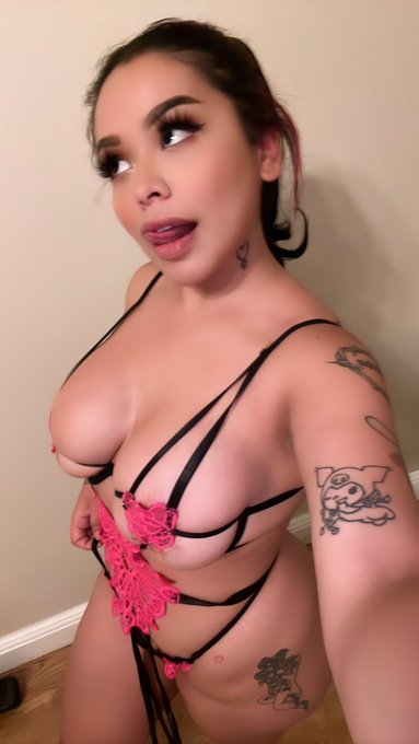 me in this lingerie > https://t.co/UiwewAnFMq