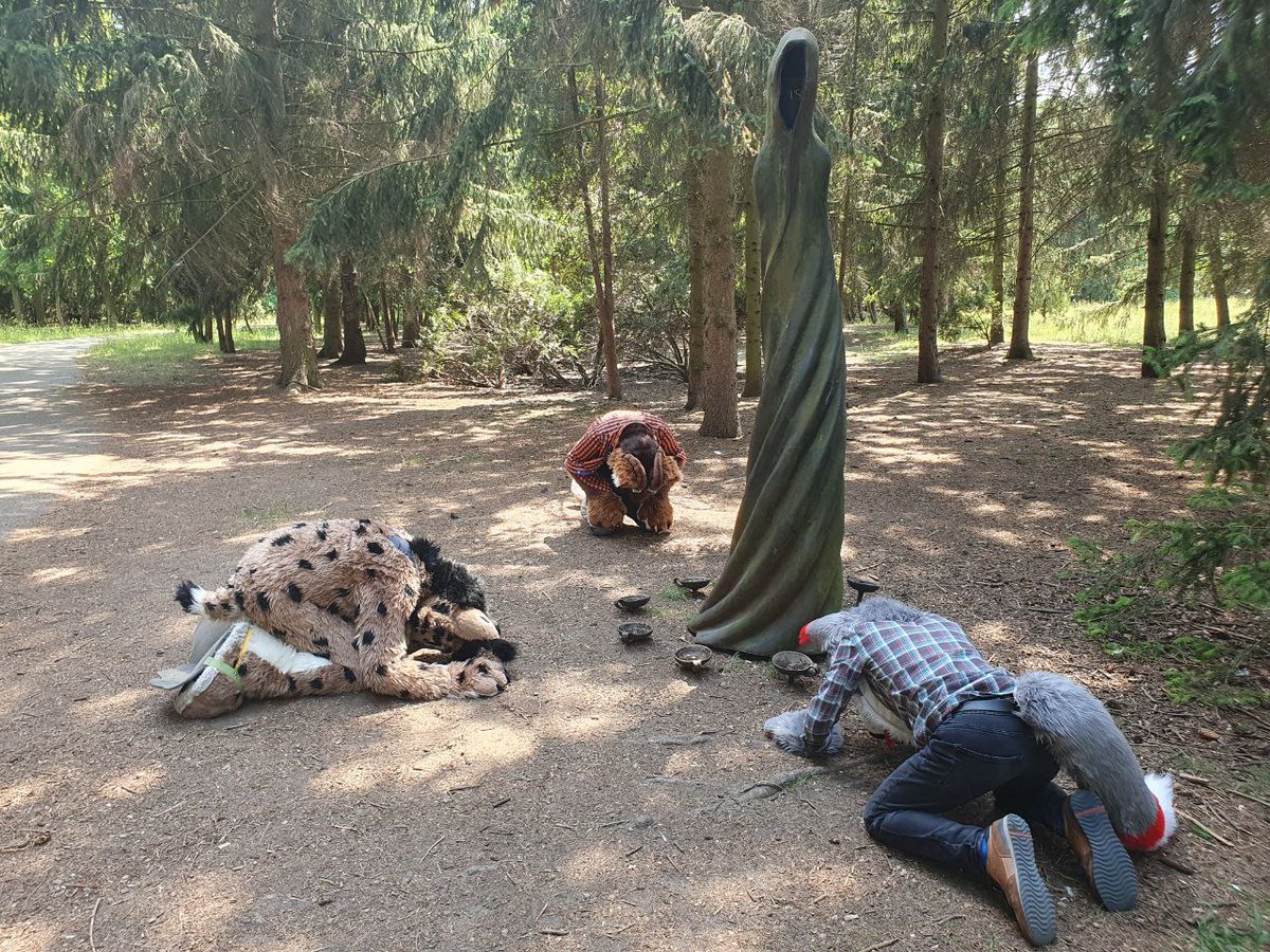Time to summon greater demon
😈 
Join 
<a href="/MiloBlackstar/">Milo Blackstar</a> 
<a href="/RCaracal/">ReggieTheCaracal</a> 
And me 

#FursuitFriday #fursuit 
#fursuiter #fursuiting