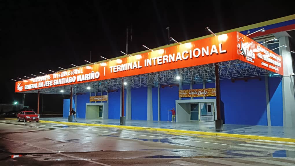 Viaja a esta hermosa región insular y conoce cada uno de sus rincones,  @BAERVenezuela dispone para ti del Aeropuerto Internacional GJ. Santiago  Mariño de Nueva Esparta, donde contarás con óptimos servicios y