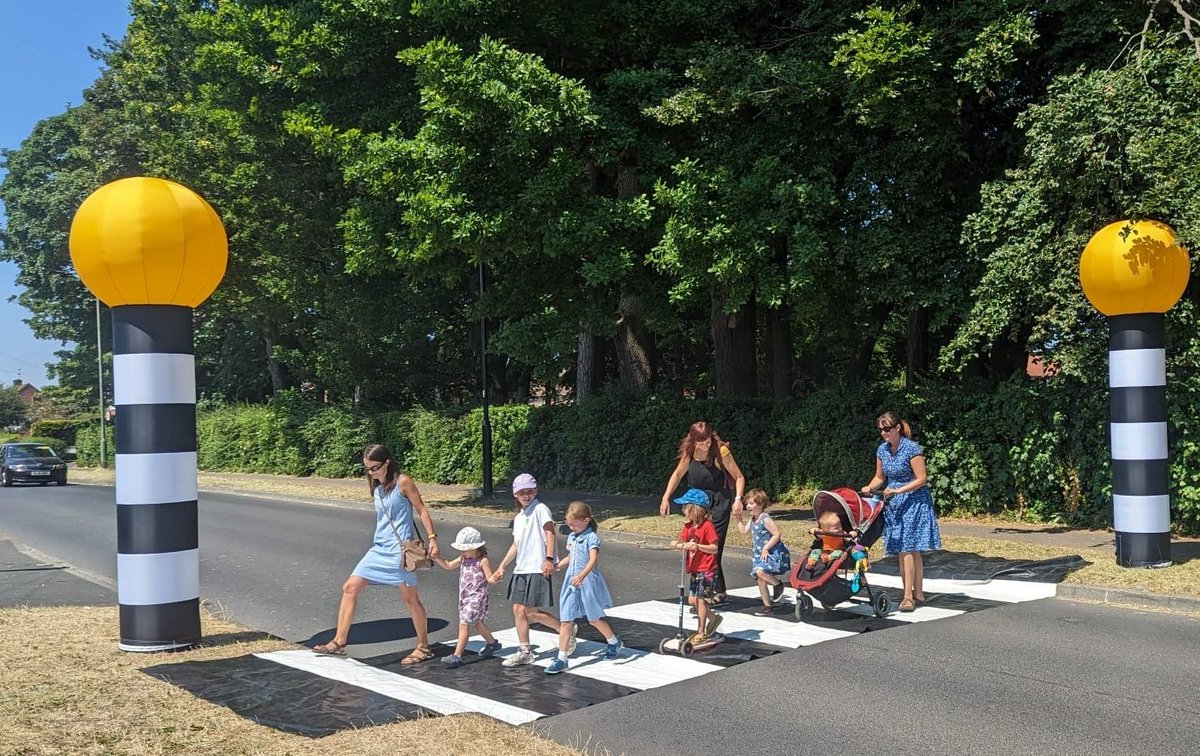 Thanks SO much to <a href="/ETATrust/">ETA Trust</a> for bringing your amazing pop-up crossing to #York &amp; bringing @acombprimary kid's walking-to-school dreams to life on Active Travel Day. Thanks also to brilliant AP staff for all the support!