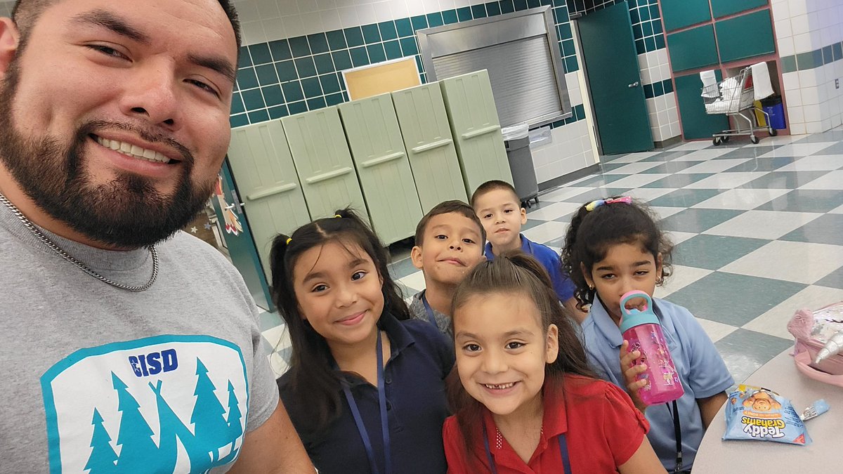 MoreGery's tweet photo. Week 1 of Bilingual Enrichment Summer Camp as the Campus Lead @ Parway is almost done! It feels like being with family! It's been a lot  of reading in 3 languages, doing number bonds, and a bit of jump starting cars for parents! 😁  #crowleyprideunified #summercamp @CrowleyISD https://t.co/ftqEGIRlef
