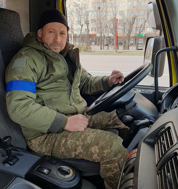 Doctor Angel 'Tsipor'🇮🇱  Israeli volunteer in Ukrainian army and our doctor and logistic 'angel' served in the IDF.
He fighting in Ukraine since 2014, his truck named 'Tsipor' after his last name that's means in Hebrew a bird. 
Slava tebe voin🇺🇦🇮🇱✡️💪