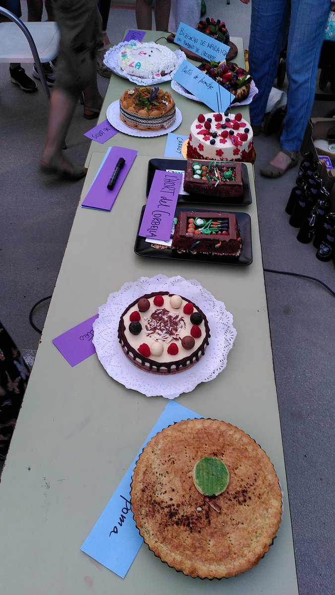 escolacorbella's tweet photo. Festa de final de curs en marxa! #sopar #pastissos #coeduca #AfaSolidària. Gràcies @AFACorbella #TotesSomCorbella https://t.co/vua9vvLUN6