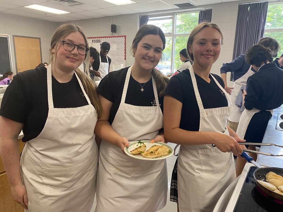 MsCpalmieri's tweet photo. @STAFlames Successful final tasks in HFC3M: Pierogies from Poland, Bifana from Portugal, Chicken Souvlaki from Greece, Kabob from Palestine https://t.co/JiSRjeKG51