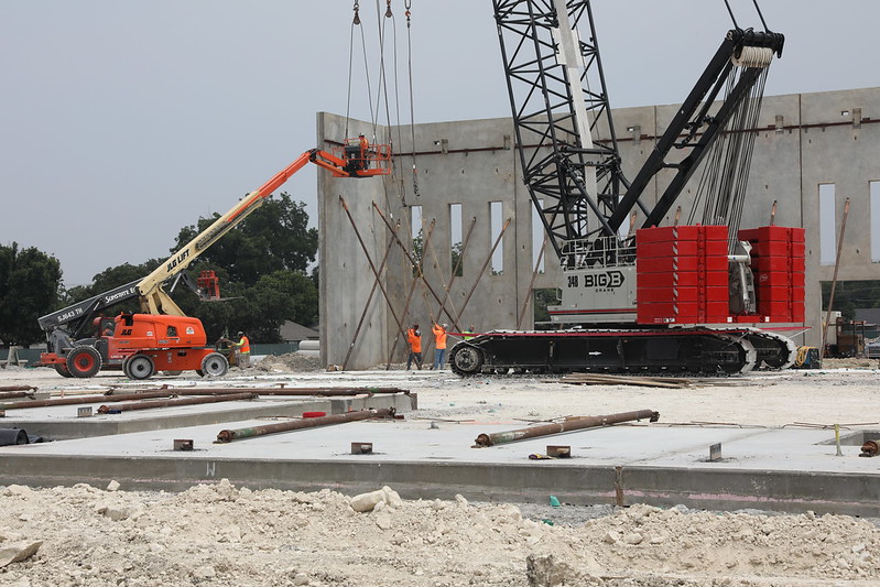 Waco, we have walls up at the new Tennyson Middle School! We are excited to see the progress happening on our 2021 bond projects. Click flic.kr/s/aHBqjAHXn7 for more photos. Visit wacoisd.org/2021bond for project updates. 🏗🛠