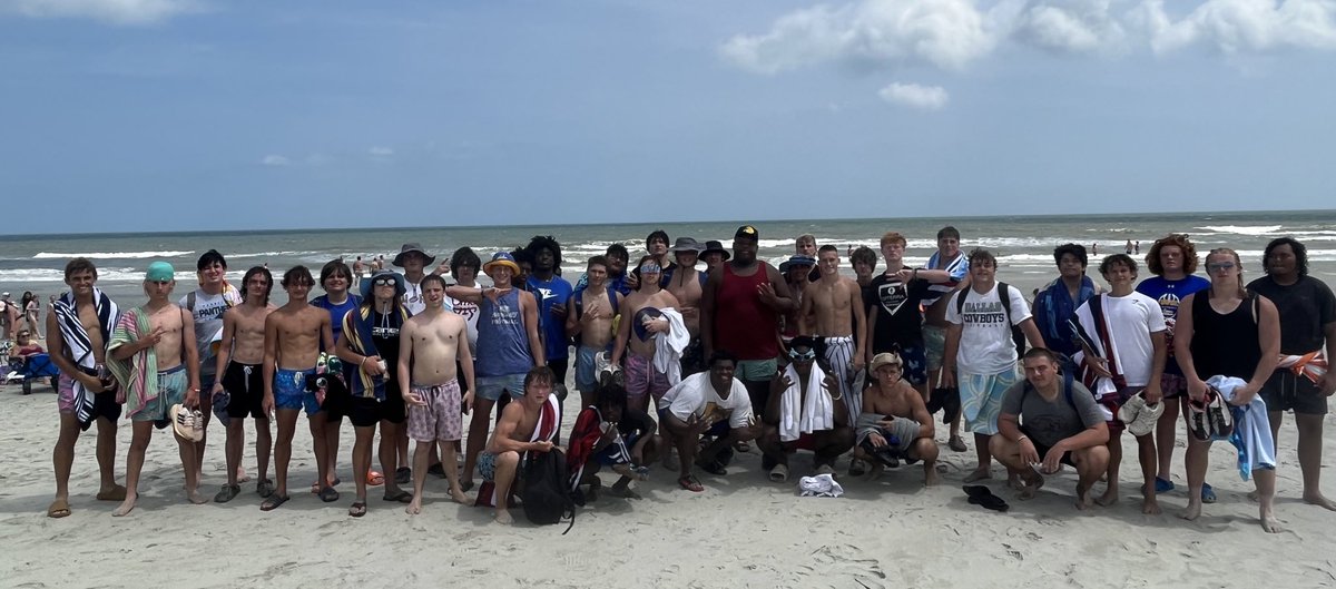 🌴🌀🏈GREAT day of team building, working out, &amp; FUN for our <a href="/OfficialWrenFB/">Wren Hurricane Football</a> players today‼️THANKFUL to have a community that supports our players providing opportunities to be together.  Tomorrow we will be at @CSUFB to COMPETE‼️🌴🌀🏈<a href="/OfficialWren/">Wren High School</a> <a href="/CoachPerdomo/">Chris Perdomo</a> <a href="/Miller_Jordan3/">Jordan Miller</a>