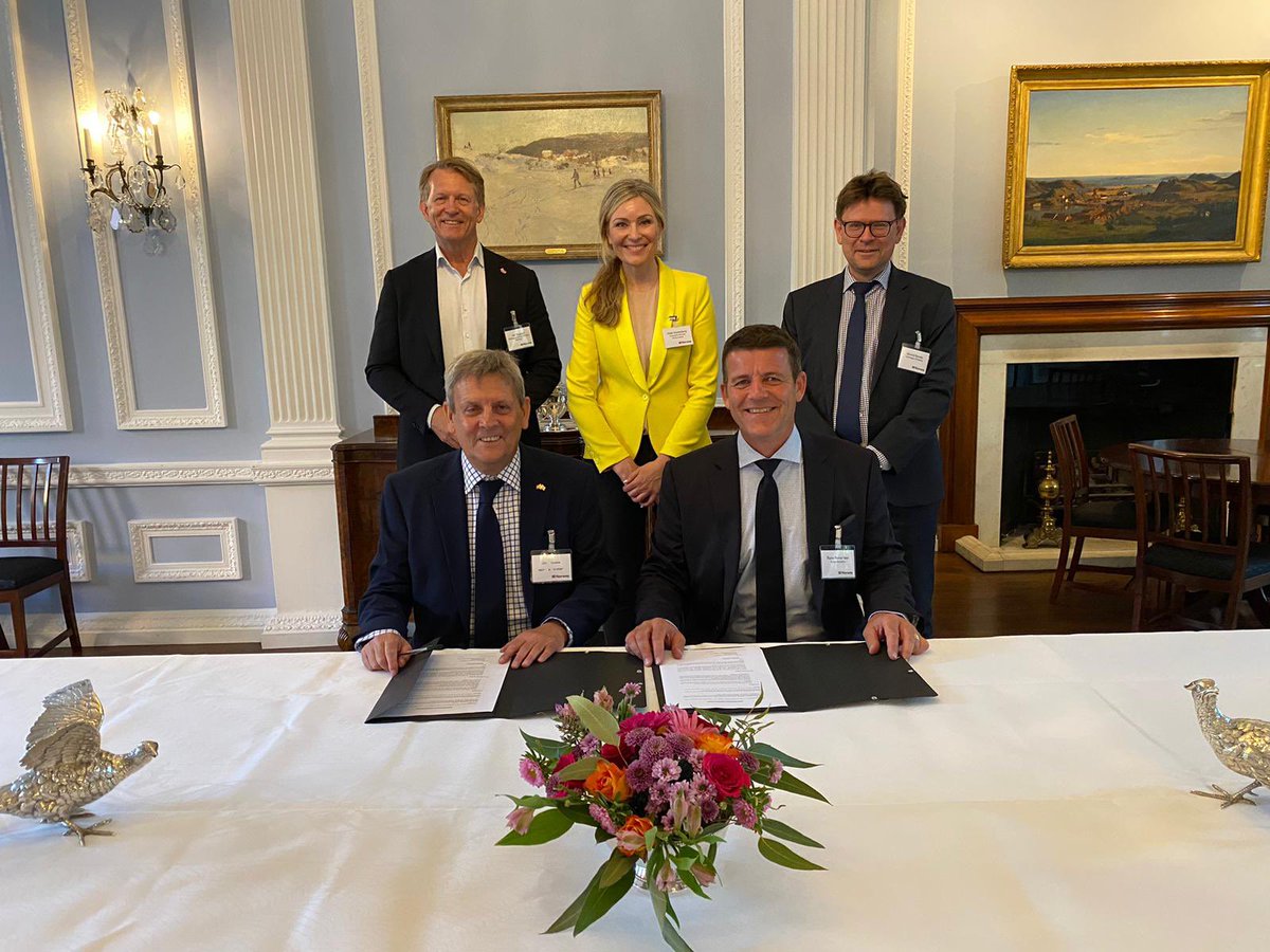 Delighted to host a successful  TeamNorway networking event with @NORWEP and @NorwayUK on the eve of #GlobalOffshoreWind bringing Norwegian and British renewable energy businesses together. Also pleased to witness the signing of MoU between Origo Solutions and Dron&Dickson