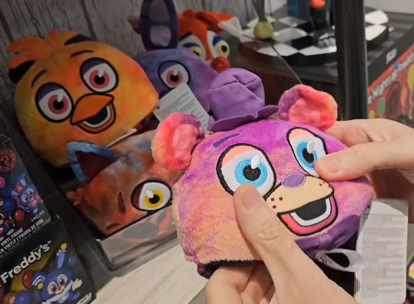 JonnyBlox on X: FNaF News: Austin from YouTooz has revealed the design of  their upcoming Sun figure! He also confirms Candy and Ignited Freddy  plushies are coming alongside the recently-revealed Popgoes plush.