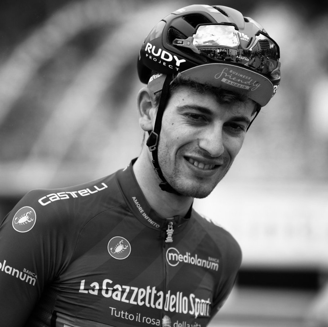 Tras la caída en el día de ayer en el Tour de Suiza, Gino Mader falleció a la edad de 26 años 😔

QEPD 🙏🏼

#ciclismo #GinoMader #vueltaasuiza #TourdeSuisse #TourdeSuisse2023 #QEPD #16Junio