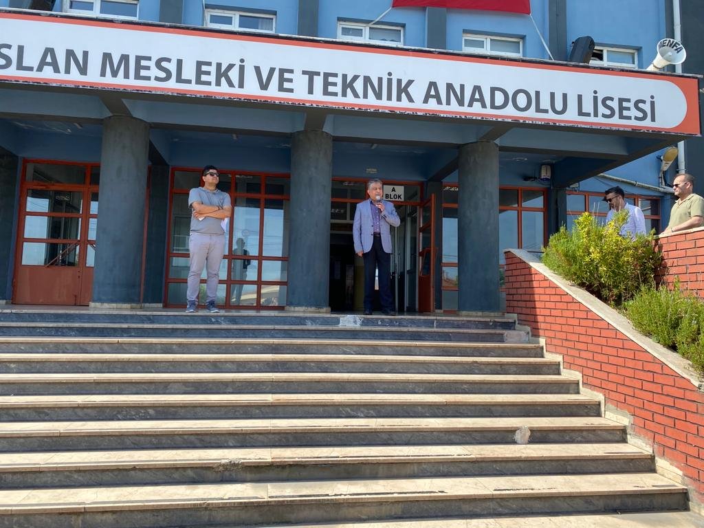 SAMTAL34's tweet photo. Bir öğretim yılı daha sona erdi. Öğretmen ve öğrencilerimize sağlıklı bir yaz dönemi temenni ederiz. https://t.co/TzHjVbeXXv