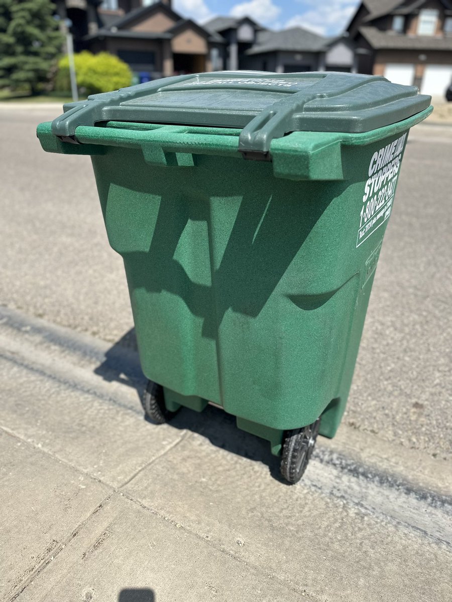Hey!!!!!! Everyone look at this !!!!! My green bin full of grass … and it’s NOT on fire @cityofsaskatoon #yxe #yxecc #recycle #greenbin