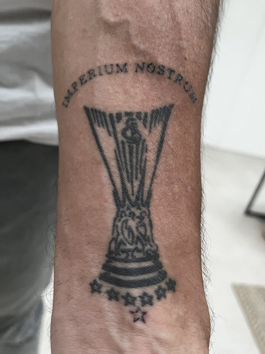 leonsfdo's tweet photo. @SevillaFC Gracias eterna a ti… Sevilla. https://t.co/wvlne4ChmG