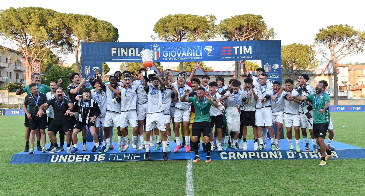 🇮🇹 Il Cesena è Campione d'Italia #Under16 di Serie C

🏆🏆🏆🏆 E' il quarto titolo in due stagioni per il settore giovanile bianconero

➡️ tinyurl.com/4vd5nrh2

#Giovanili #ForzaCesena #DaiBurdel