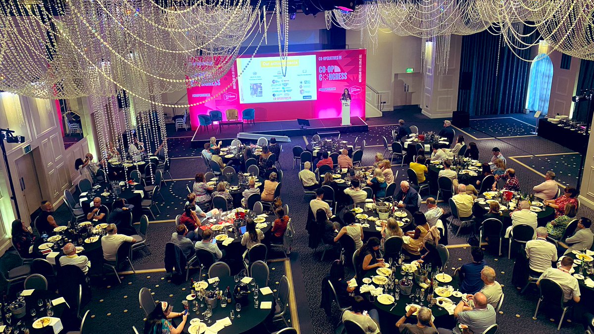 🌎 🌍 A really special evening part of #CoopCongress celebrating our connection with the international movement and the amazing work taking place with Debbie Robinson and Jane Avery @mycoopfood, @SaraVicari @Aroundcoop and @RoseMarley1 #coops