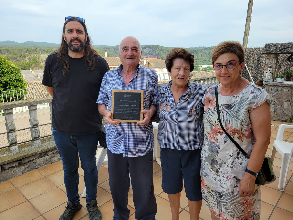 Ajuntament d'Avinyó (@ajavinyo) on Twitter photo L' Ajuntament d'Avinyó agraeix al Josep Solsona l'esforç, la dedicació i l'estima pel patrimoni d'Avinyó en la restauració i recuperació dels marges del camí ramader del Pla de l'Oliva.
.
<a href="/camidemarina/">Camí ramader de Marina</a> <a href="/SetmPedraSeca/">Setmana de la Pedra Seca</a> L' Ajuntament d'Avinyó agraeix al Josep Solsona l'esforç, la dedicació i l'estima pel patrimoni d'Avinyó en la restauració i recuperació dels marges del camí ramader del Pla de l'Oliva.
.
<a href="/camidemarina/">Camí ramader de Marina</a> <a href="/SetmPedraSeca/">Setmana de la Pedra Seca</a>