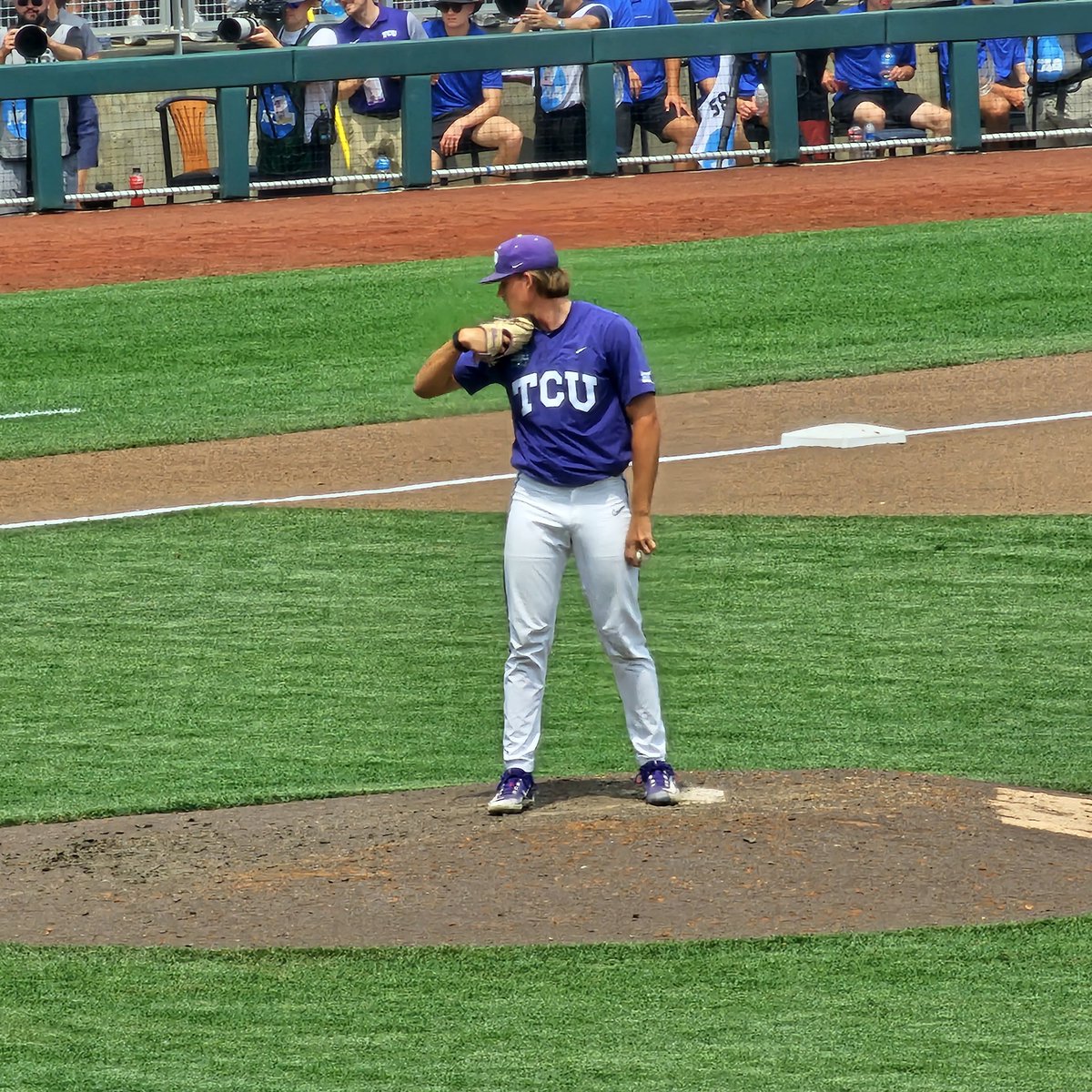 Loving the <a href="/whatwouldDOOdo/">Sean Doolittle</a> form! A little lazy on the execution, but I am here for it.  <a href="/CWSOmaha/">College World Series of Omaha</a> <a href="/UVABaseball/">Virginia Baseball</a> #1186 #LetsGoHoos