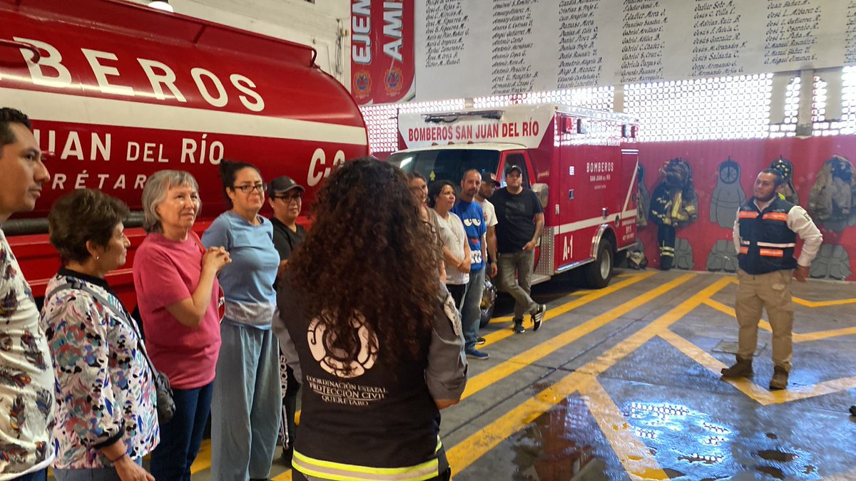 Coordinación de Protección Civil del Estado de Qro (@pcivilqro) on Twitter photo Así se vivió la capacitación en "Prevención y Combate de Incendios" impartida al Comité de Brigadista Comunitario de Bosques de San Juan, con apoyo de nuestros compañeros de <a href="/BomberosSJR/">Bomberos SJR</a> , como parte de las acciones de prevención para saber cómo actuar ante situaciones de riesgo. Así se vivió la capacitación en "Prevención y Combate de Incendios" impartida al Comité de Brigadista Comunitario de Bosques de San Juan, con apoyo de nuestros compañeros de <a href="/BomberosSJR/">Bomberos SJR</a> , como parte de las acciones de prevención para saber cómo actuar ante situaciones de riesgo.