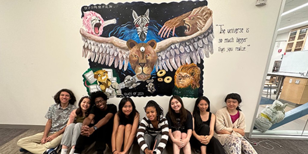 “The universe is so much bigger than you realize.” Thank you to our #MidnightMural VI Form artists! 🎨 🌛 🎉 🦁 🎓 #SMPrizeDay #SMLionPride #SMClassof2023 #tradition