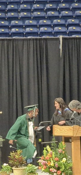 Breaking the cycle wid my 5️⃣s 🖤🙌🏾
#Classof2023 #graduation