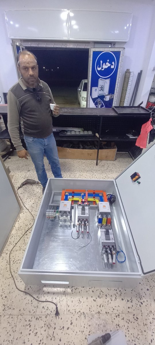 FAmrayf's tweet image. احرص على رسم لوحة بيضاء مشرقة ليومك وتذكر أن حياتك من صنع أفكارك ، وأجعل احترام الذات شعاراً لك لكي يحترمك الآخرون