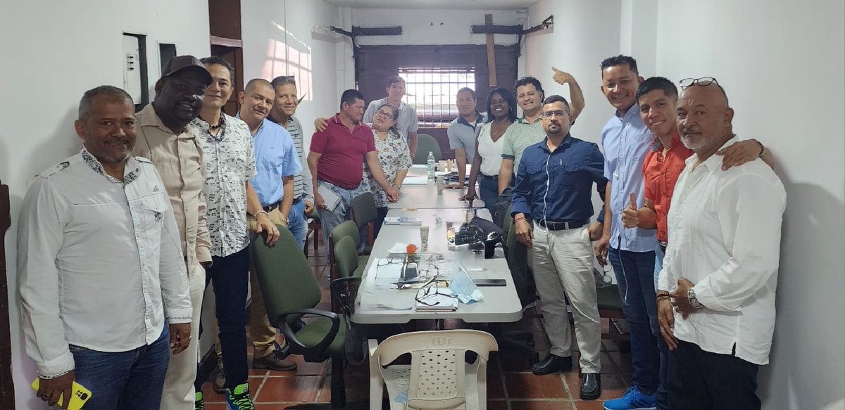 KollCesar's tweet photo. Se instala el nuevo Comité Ejecutivo de la @cutcolombia #Valle. Me han postulado para orientar el Departamento de Juventud. Asumo, ratificando: unidad en las luchas patrióticas; crítica, oposición y resistencia civil contra el gobierno pro-gringo de #Petro. Claros y precisos. https://t.co/1Es0jRamEp