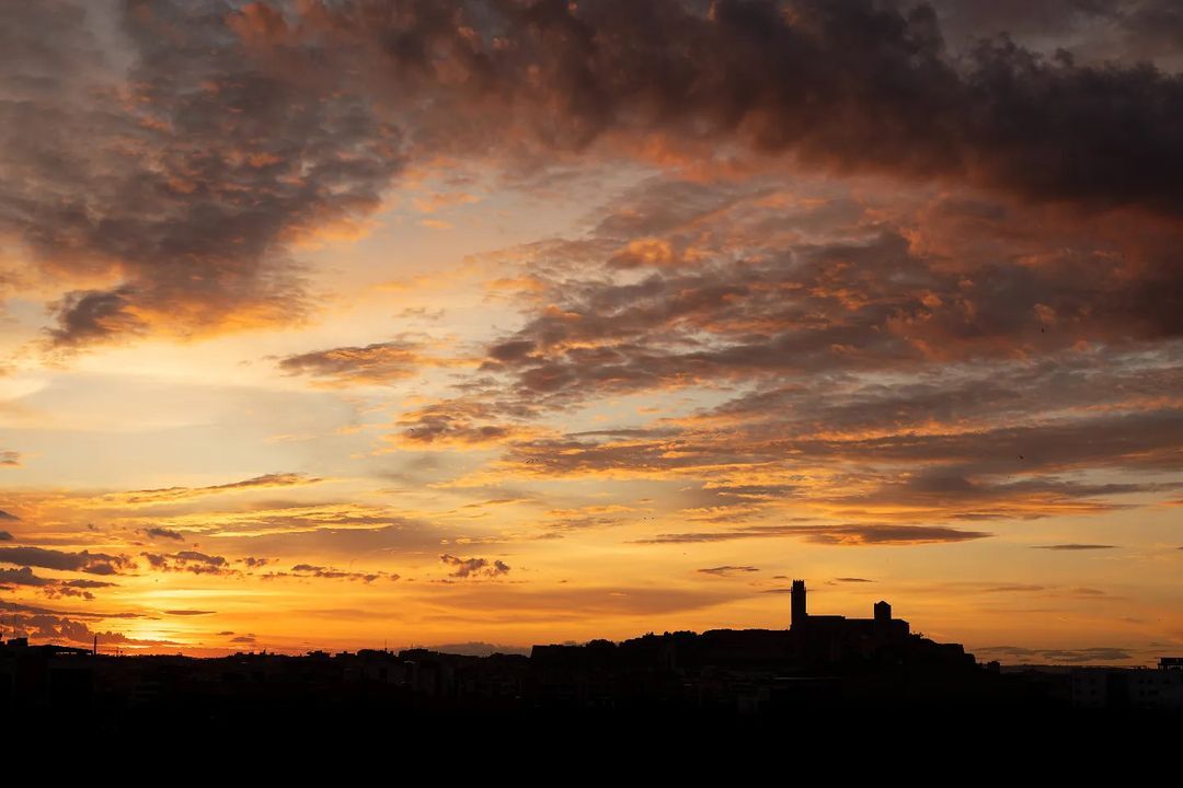 Per desedir lo divendres, l'horitzó #Lleidatanament infinit de la #mjoanac, merci!

#Lleida #SeuVella